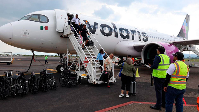 Llega a Morelia el primer vuelo directo de Ontario gestionado por el Gobierno de Michoacán 
