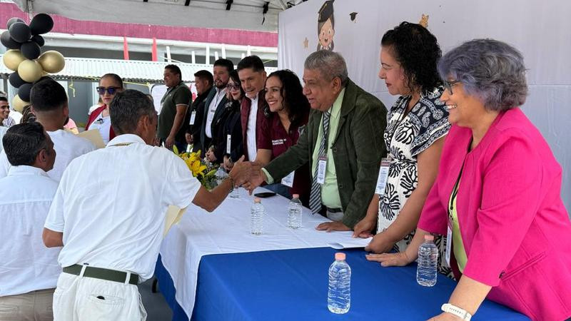 Reciben certificados de educación básica 30 internos del penal de Zamora  
