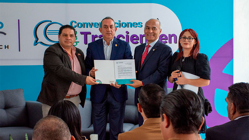 Entrega Cesmich Agenda Estratégica de Política Migratoria, al titular de la Secretaría del Migrante 