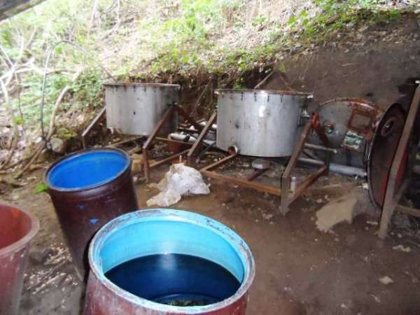 Localizan narcolaboratorio oculto en una barranca en Tepalcatepec, Michoacán - Foto 1 