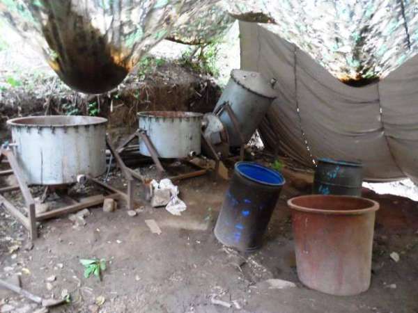 Localizan narcolaboratorio oculto en una barranca en Tepalcatepec, Michoacán - Foto 2 