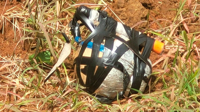 En Uruapan, Michoacán: Llega individuo con un presunto artefacto explosivo a la FGE, su vecino se lo arrojó  