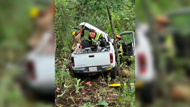 Accidente en la libre Uruapan-Pátzcuaro, deja dos heridos 