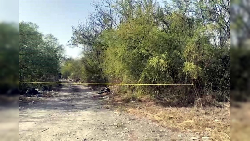 Abandonan dos cuerpos en un camino de terracería en Coahuayana, Michoacán 