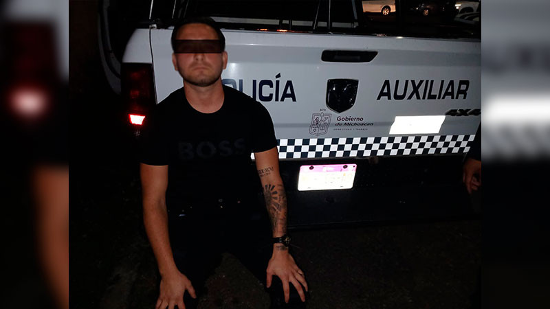 Policía Auxiliar asegura a persona armada en bar de Morelia 