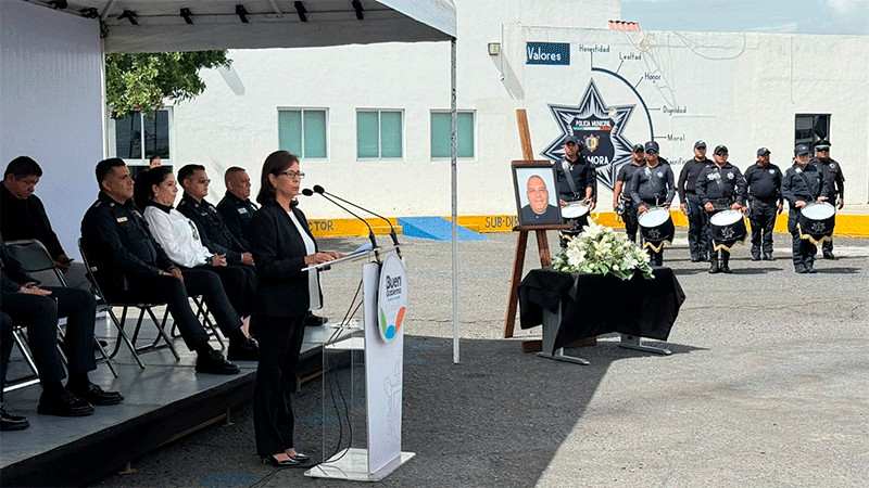 Dan último adiós a policía asesinado en Zamora, Michoacán 
