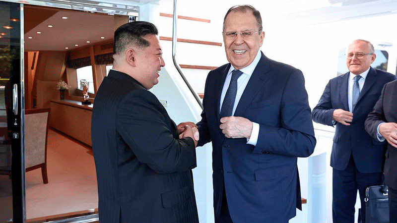 Lavrov visita Corea del Norte y agradece su apoyo militar en su conflicto contra Ucrania 