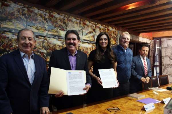 Signan Canaco Sevytur e infonavit convenio de colaboración en favor de sus afiliados 