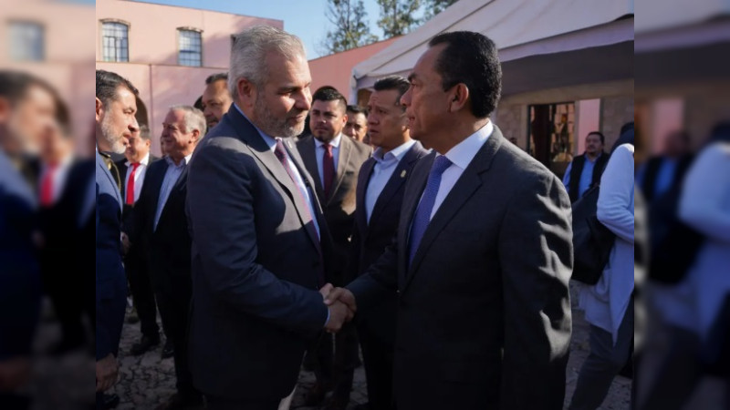 Se consuma entrega de notarías al fiscal saliente Adrián López Solís y dos allegados, por órdenes del Gobernador de Michoacán 