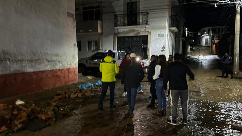 Atiende Protección Civil Michoacán desbordamiento de arroyo en Morelos 