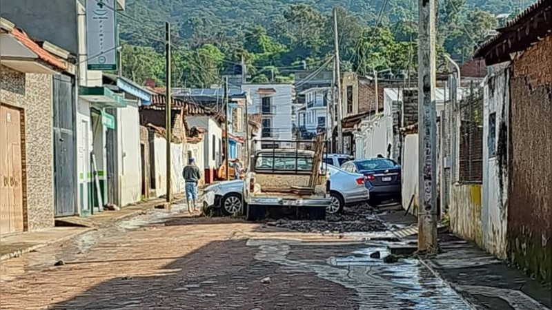 Gobierno de Morelos responde con prontitud tras tromba atípica: se inicia limpieza y apoyo a familias afectadas 