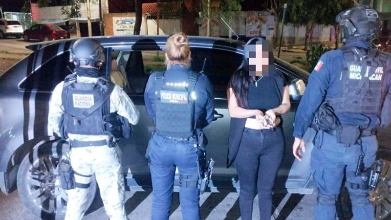 Detienen en Uruapan, Michoacán a una mujer que portaba un arma de fuego 