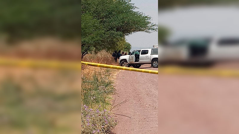 Vecinos descubren vehículo calcinado con un cadáver en su interior en Celaya, Guanajuato 