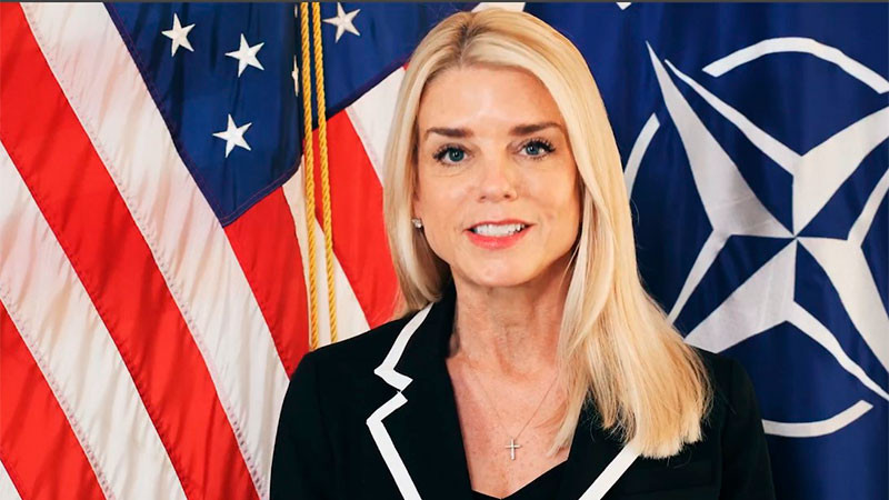 Acusa Pam Bondi a migrantes de hacer el trabajo de grupos criminales y distribuir sustancias ilícitas en EU 