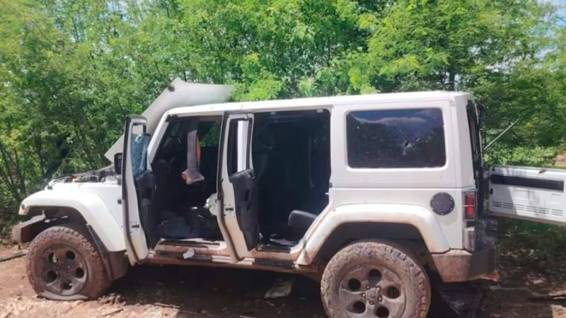 Aseguran 4 autos abandonados con material bélico y precursores químicos en Sinaloa 