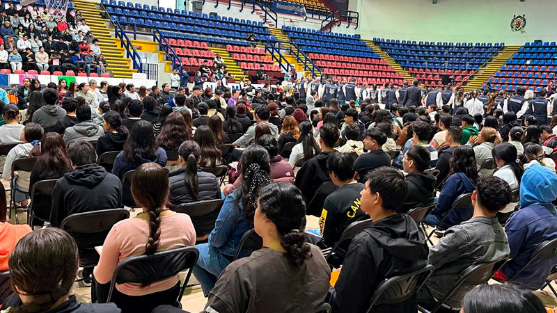 Con nervios, pero con mucha ilusión asisten aspirantes a su examen de admisión en la UMSNH 