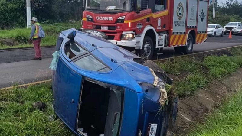 Accidente en la Morelia-Pátzcuaro deja 4 personas heridas 
