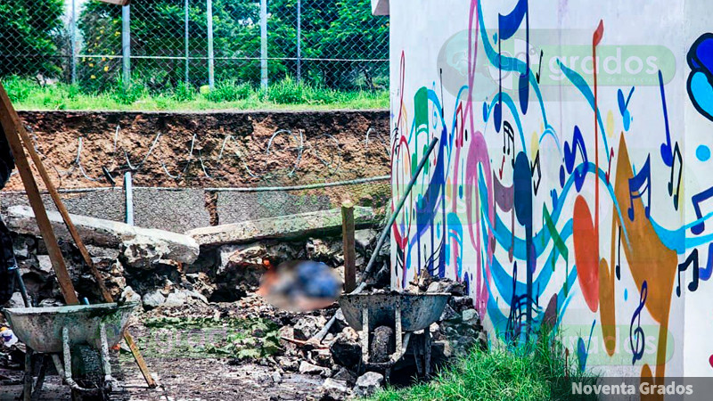 Albañil muere aplastado por un muro de piedras en colonia La Loma, en Querétaro