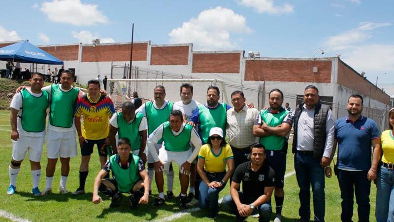 Ex futbolistas visitan Centro Penitenciario “David Franco Rodríguez” 