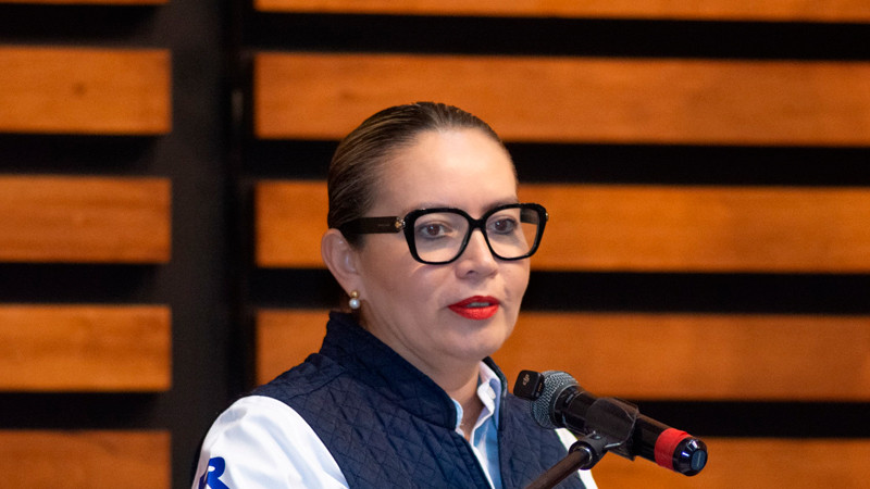 Yarabí Ávila llama a estudiantes a realizar su servicio social con vocación de servir 
