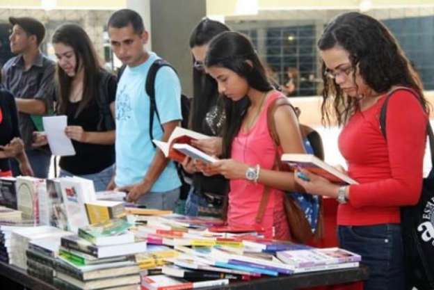 Ofrece la Facultad de Historia de la UMSNH libros a bajo costo 