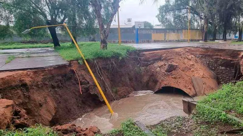 Se desborda río Grande Piedras Negras, en Aguascalientes; evacúan a 25 personas 