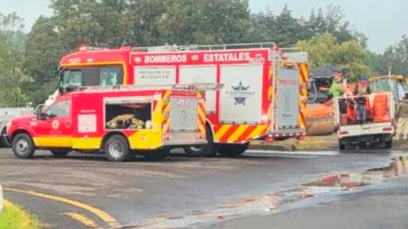 Chocan pipa y ambulancia en la Morelia-Pátzcuaro; hay dos muertos y un par de heridos 