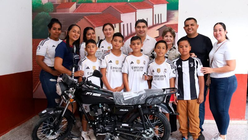 Alcalde Pablo Varona Estrada apoya seleccionados de Huetamo rumbo al nacional Sub-10 