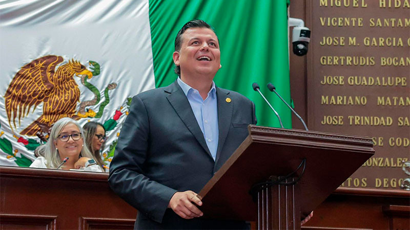 Guillermo Valencia declina aspiración y respalda a Torres Piña para la Fiscalía General de Michoacán 