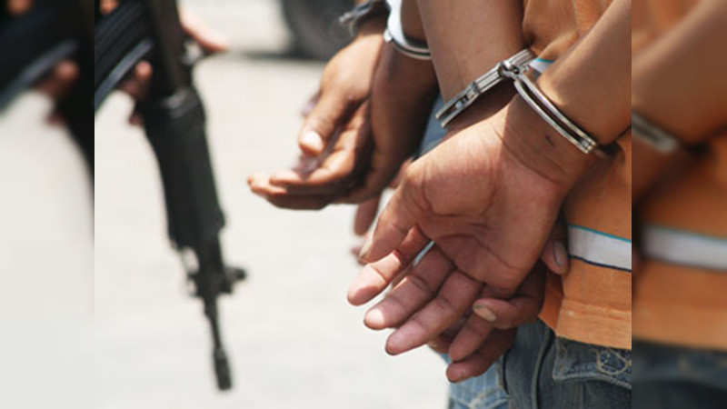 Planeaban atentar contra funcionaria de Michoacán: Juez vincula a proceso a dos hombres detenidos con armas y sustancias  