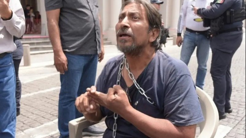 Hombre lleva 40 días en huelga de hambre en Xalapa, Veracruz; acusa a exdiputado de robarle terrenos y denuncia amenazas de muerte 