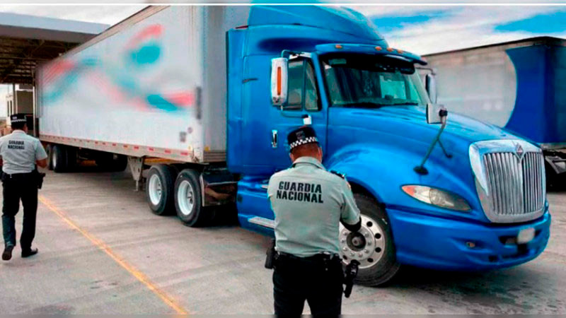 Comando armado se lleva camión implicado en robo de oro y plata en Jalisco 