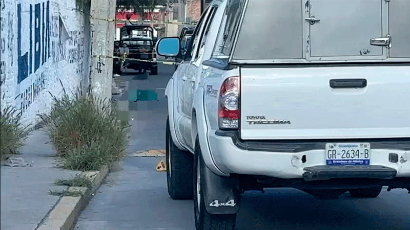 Víctimas quedan tendidas en la vía pública tras ataque armado en Jacarandas; dos jóvenes murieron y dos más resultaron heridos
