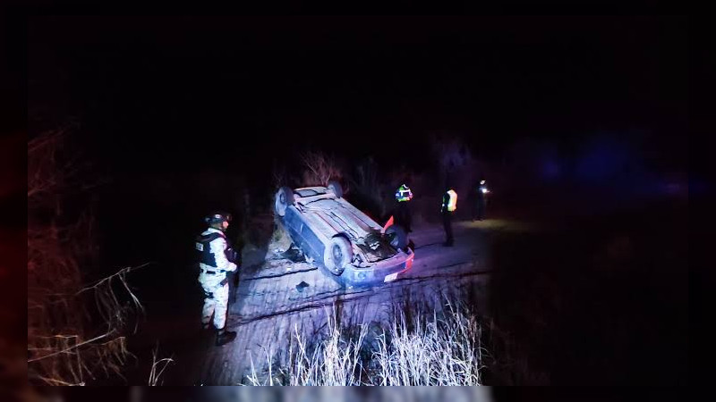 Volcadura en la carretera Opopeo – Pátzcuaro, Michoacán, deja dos personas lesionadas 