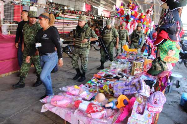 Supervisan negocios dedicados a la venta de pirotecnia en Apatzingán, Michoacán - Foto 1 