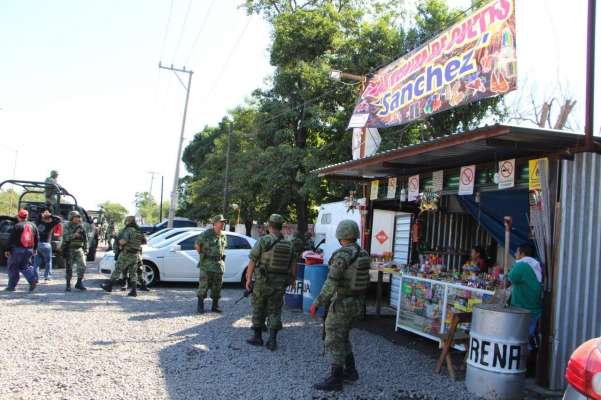 Supervisan negocios dedicados a la venta de pirotecnia en Apatzingán, Michoacán - Foto 2 