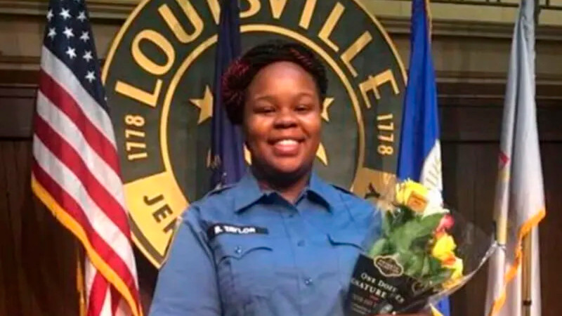 Condenan a 3 años de cárcel a policía en EEUU por muerte de mujer afroamericana 