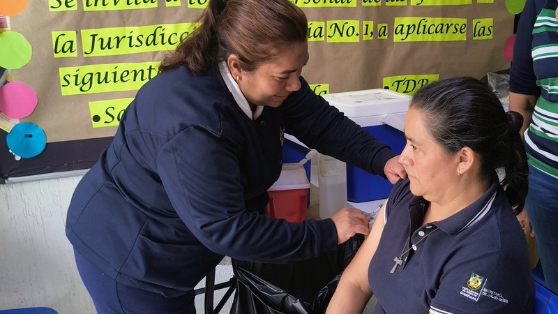 Vacuna SESA a personal de la Jurisdicción Sanitaria No.1 en Querétaro 