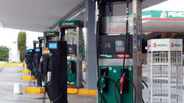Reportan desabasto de combustible en 10 municipios de Michoacán 