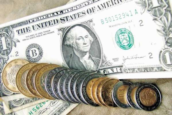 Cierra dólar a la venta hasta en $21.06 en bancos 