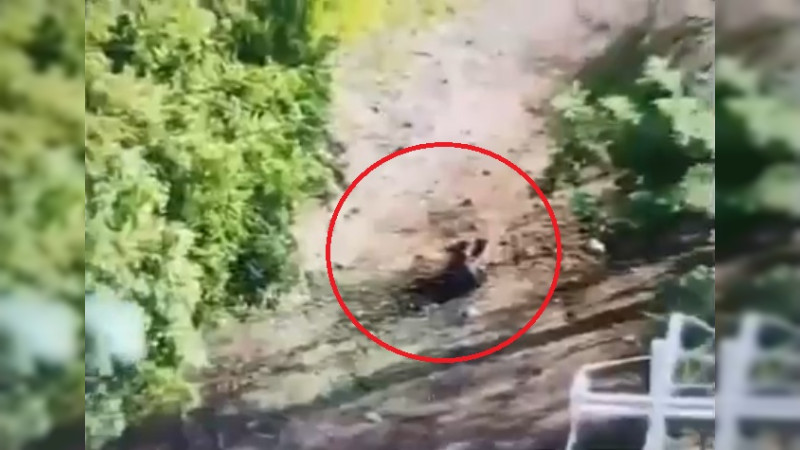Graban con dron tres cuerpos sin vida tras explosión de mina en Apatzingán, Michoacán