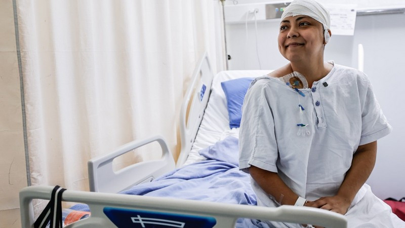 Especialistas del ISSSTE realizan neurocirugía a paciente despierta 