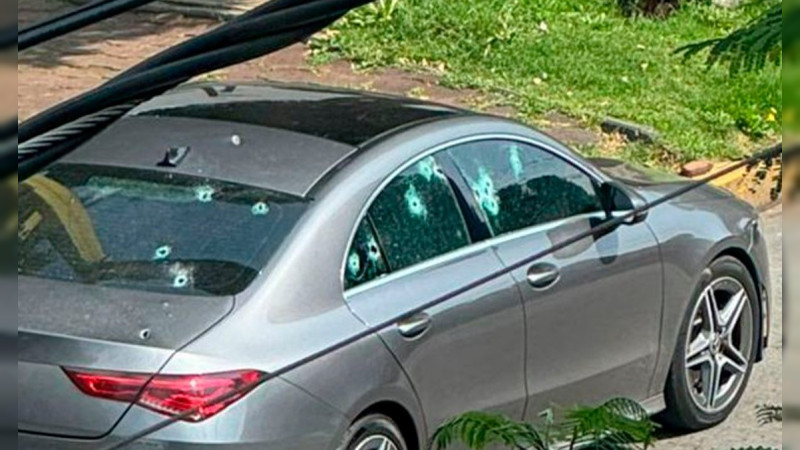 Matan a conductor de un Mercedes – Benz en una de las principales avenidas de Uruapan, Michoacán 