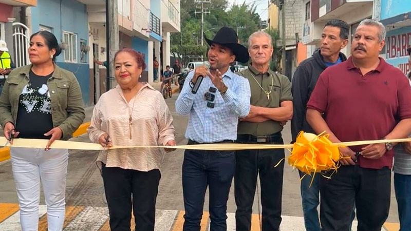 Cumple Humberto Jiménez, inaugura pavimentación en calle Prolongación Jiménez Sur y entrega obras integrales que benefician a Los Reyes 