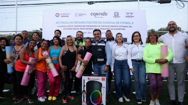 Entrega SEDESOQ rehabilitación de cancha en Alameda Norte de Querétaro 