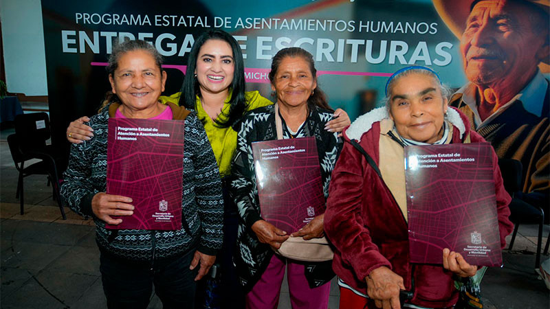 Con escrituras, Gladyz Butanda garantiza patrimonio de uruapenses 