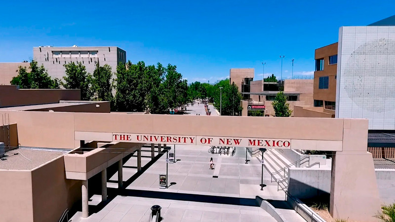 Tiroteo en Universidad de Nuevo México deja un muerto y un herido; agresor se da a la fuga 