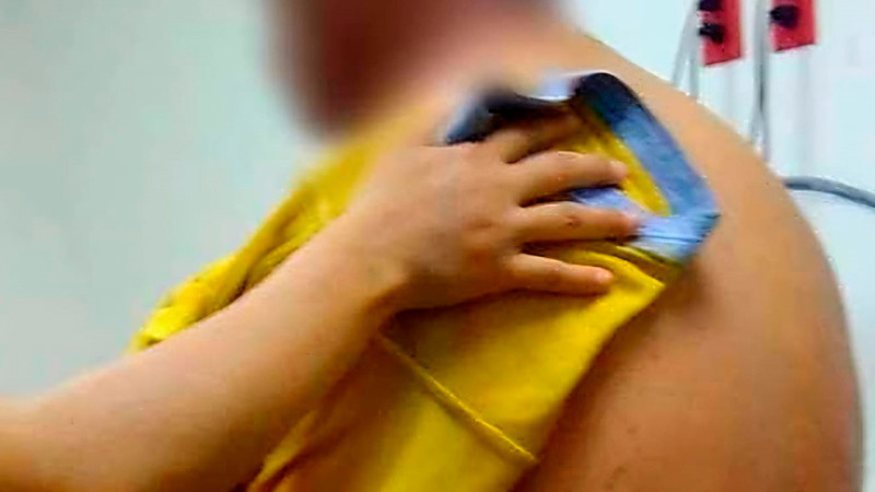 Motociclista resulta baleado en intento de asalto, en Apatzingán, Michoacán 