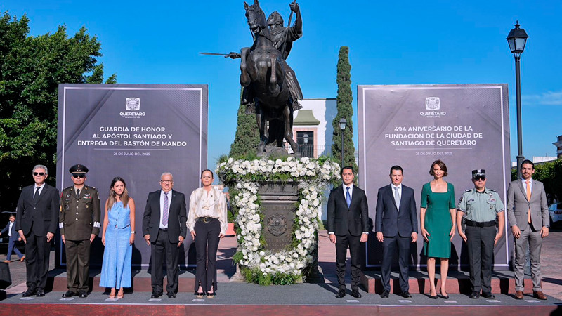 Felifer Macías encabeza Guardia de Honor con motivo del 494 aniversario de la fundación de Santiago de Quéretaro 