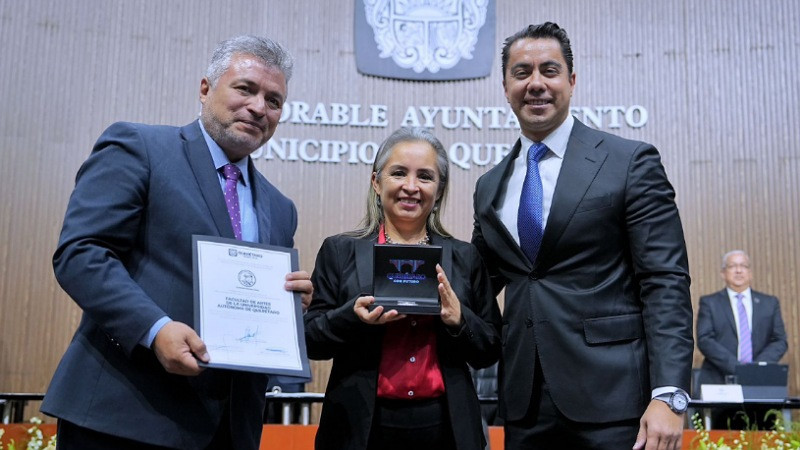 Reconocen a queretanos que han dejado huella significativa en la sociedad 